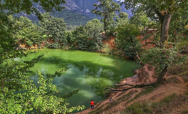 گردشگر در دریاچه گل رامیان