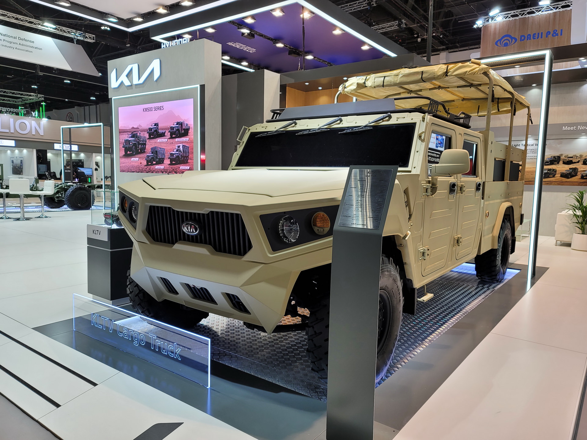 نمای جلو خودرو شاسی بلند نظامی کیا / Kia light tactical cargo truck